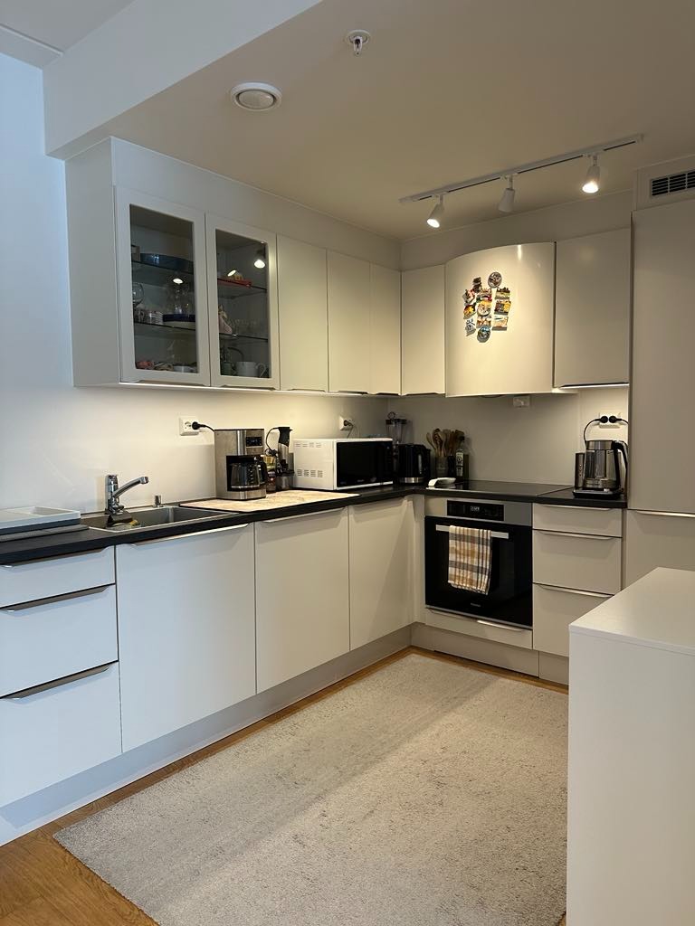 Kjøkken med god plass.