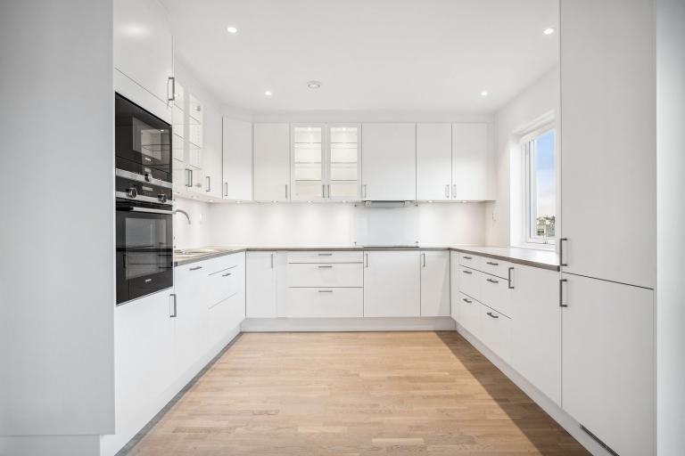 Moderne kjøkken fra Sigdal med intregrerte hvitevarer fra Siemens