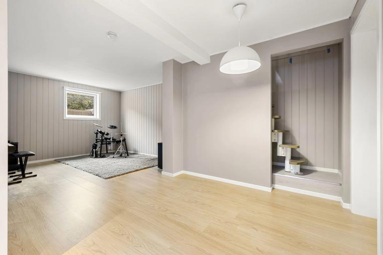 Stor stue. Varme i gulv.