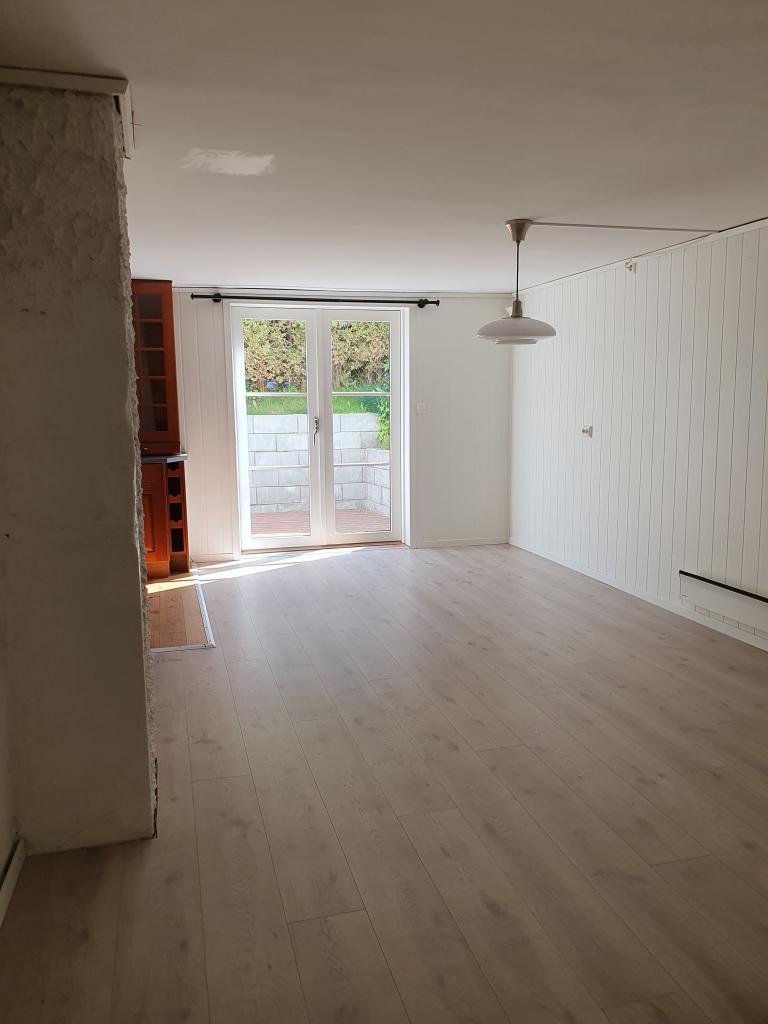 Stue, med utgang til skjermet uteplass