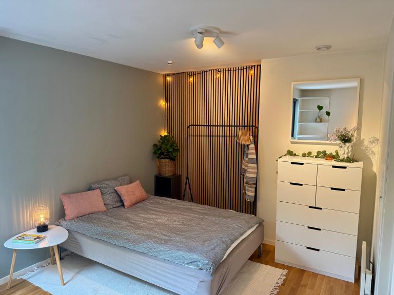 Klesstativ og kommode