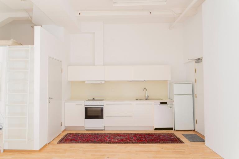 Praktisk kjøkken med alt av hvitevarer