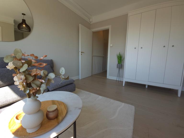 Garderobeskap til oppbevaring