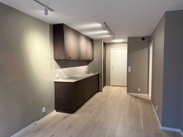 1530 Moss Bjerget 7F