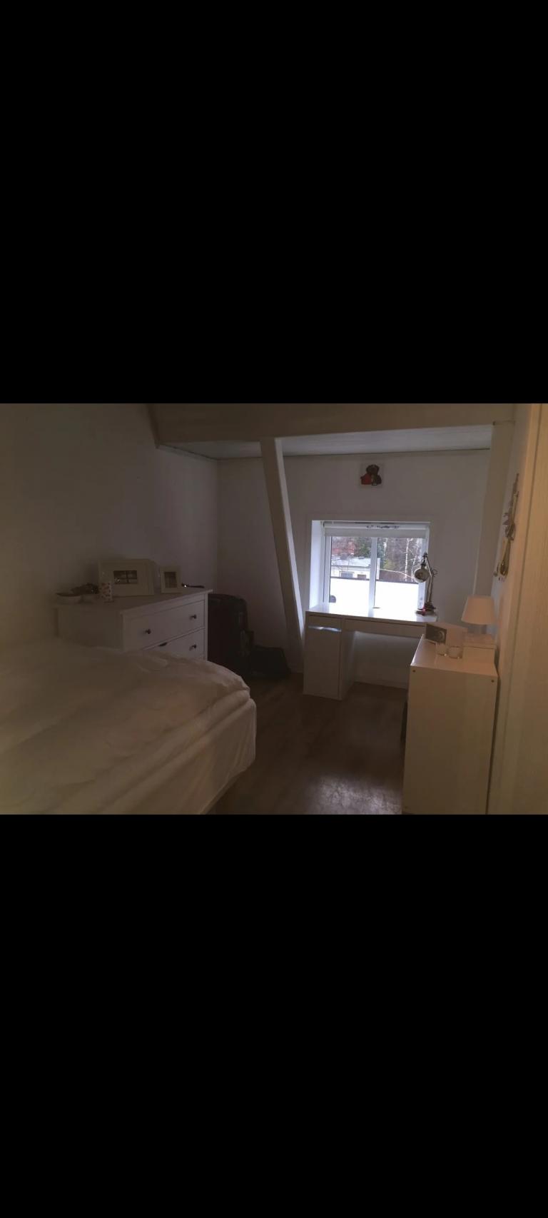 Soverom nr. 1 ut mot rolig bakgård