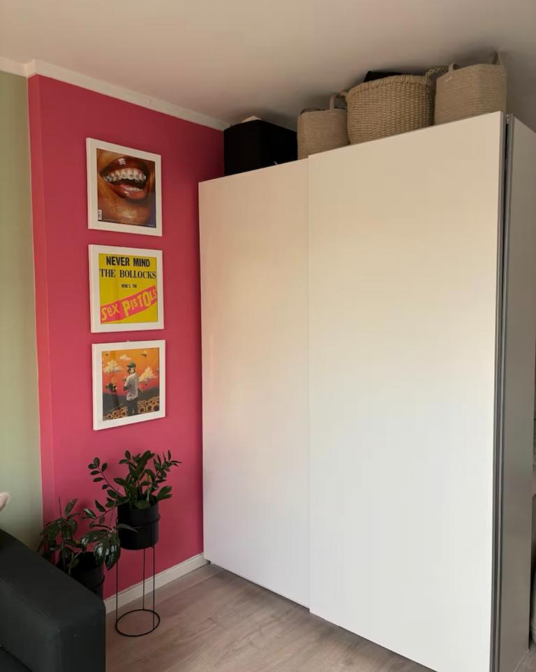 Skyvedørsgarderobe fra Ikea