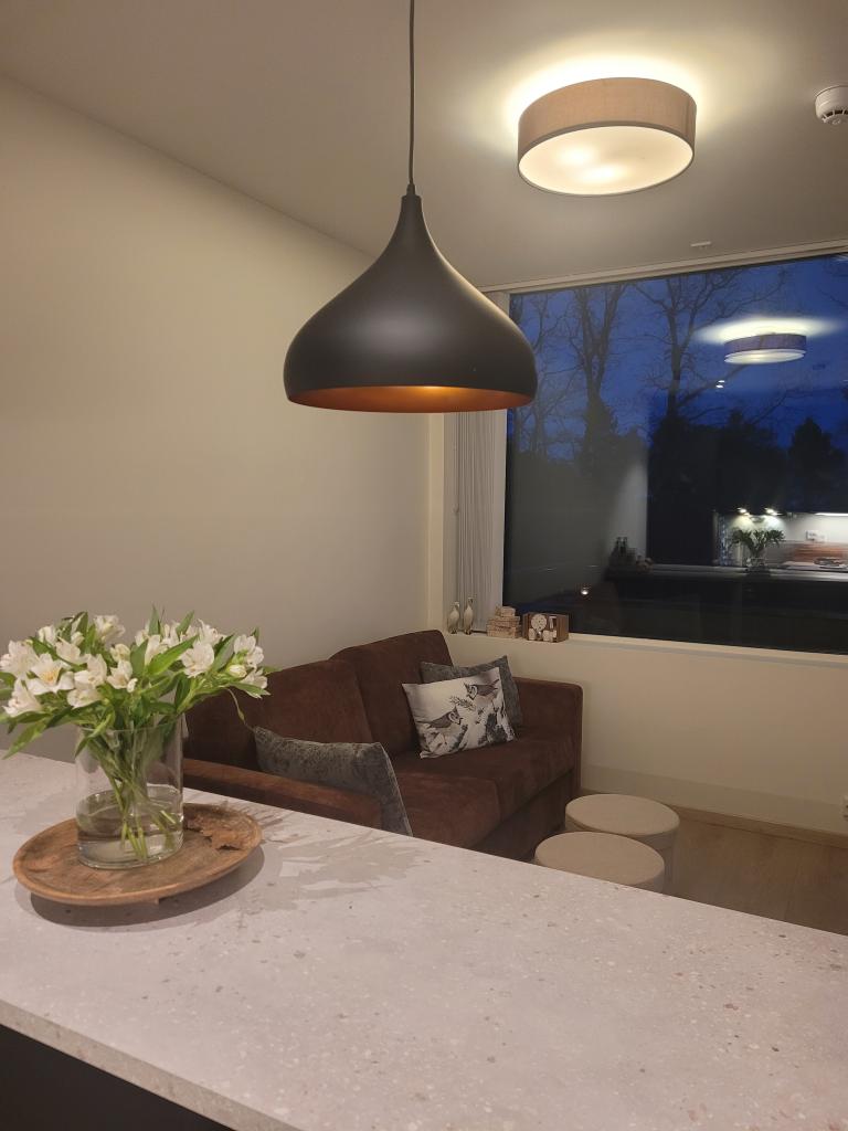 Godt med lamper og lys i leiligheten