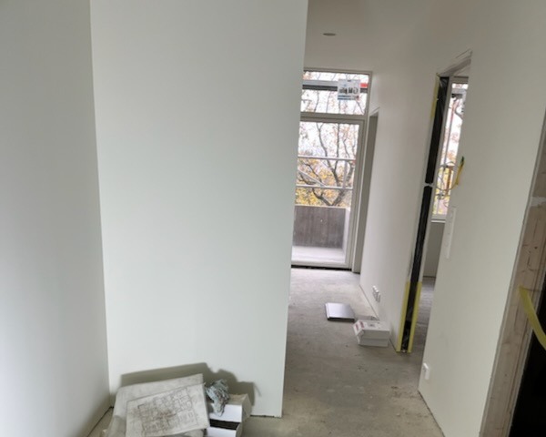 Gang mot veranda - første dør til høyre fører inn til bad