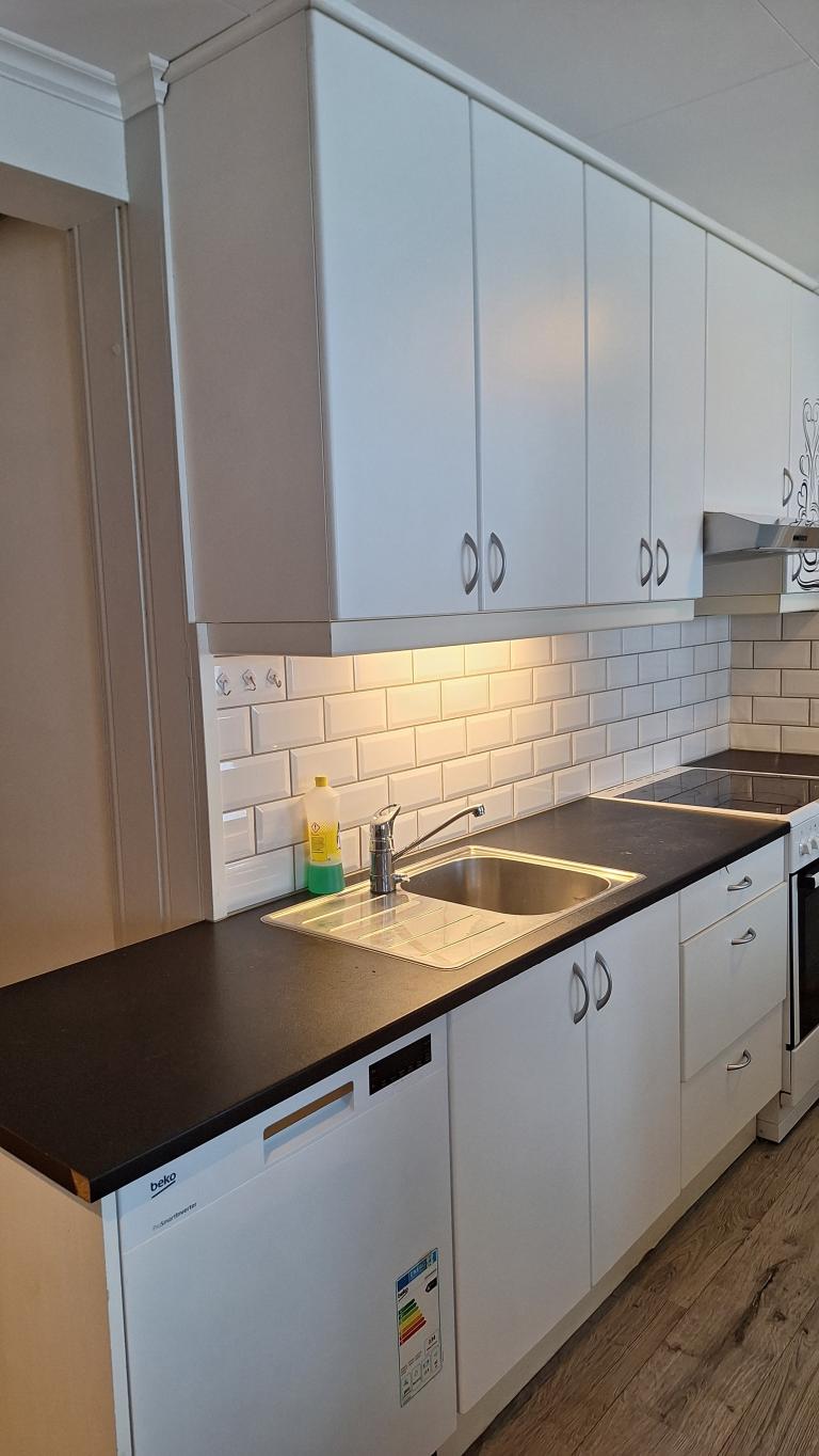 Kjøkken med oppvaskmaskin