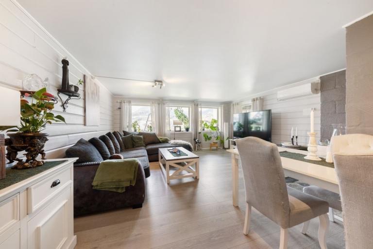 6817 Naustdal Helgåsvegen 108