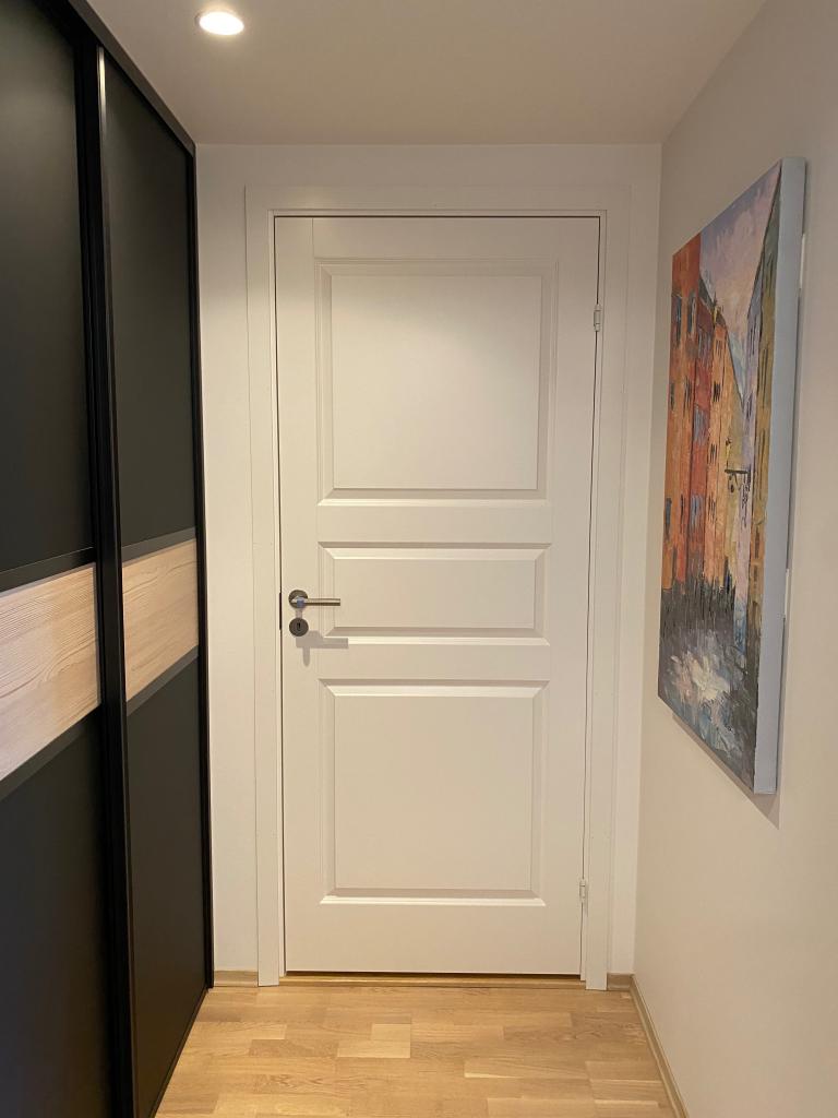 Stort klesskap i entre