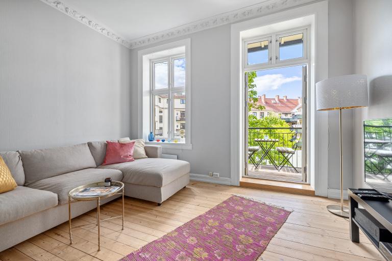 Hele leiligheten er malt i nye rolige farger i 2018.