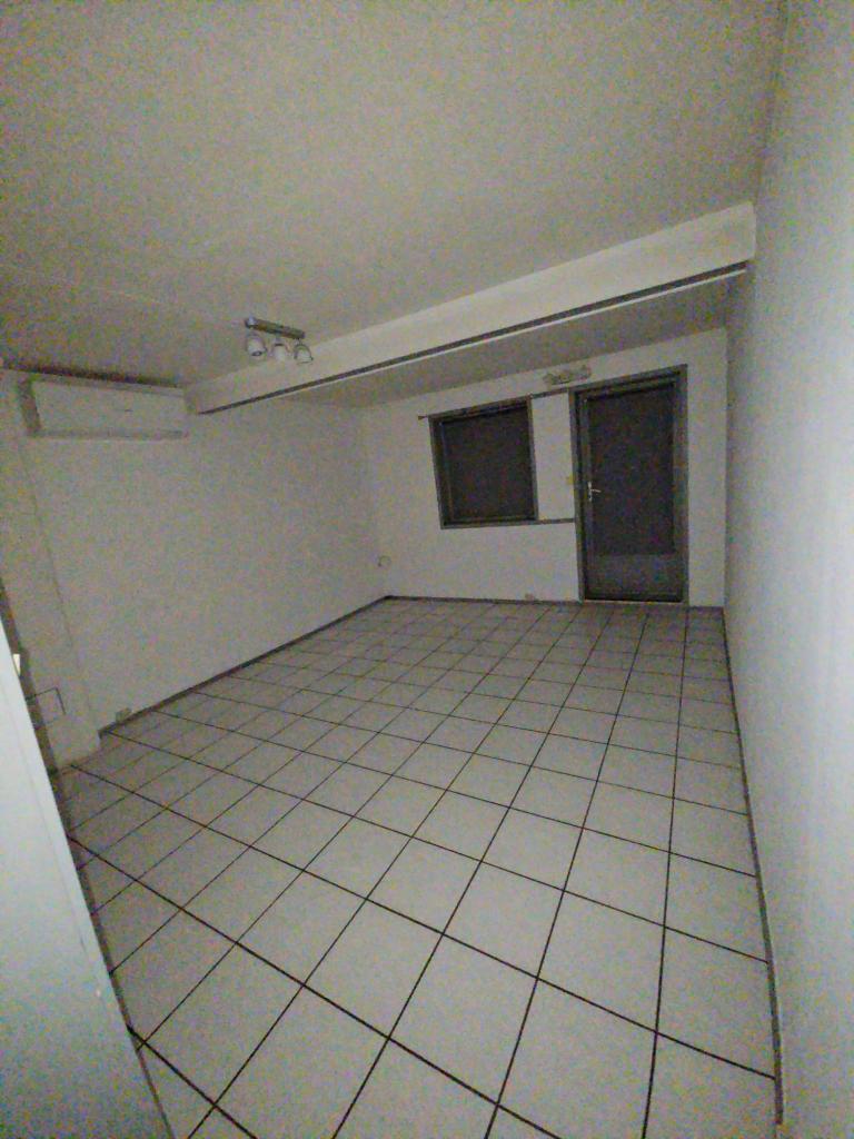 Stue med varmepumpe og varmekabler i gulv