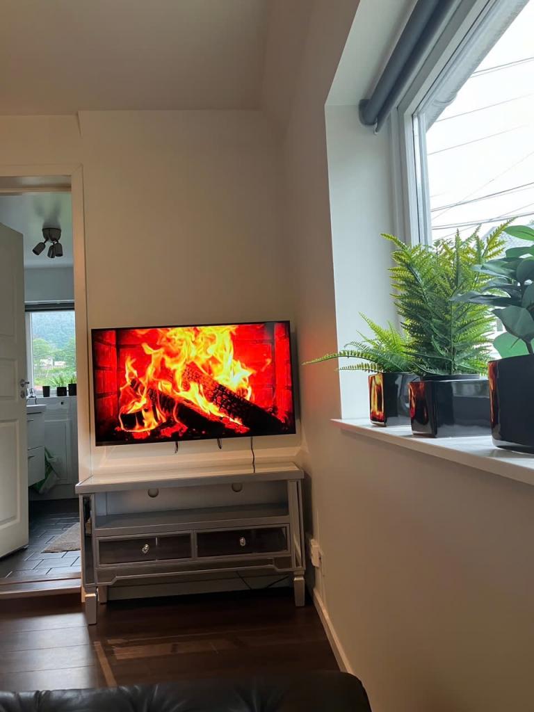 Leiligheten leveres med TV, møbler og alt du trenger