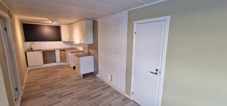 Kjøkkenet sett fra stua.