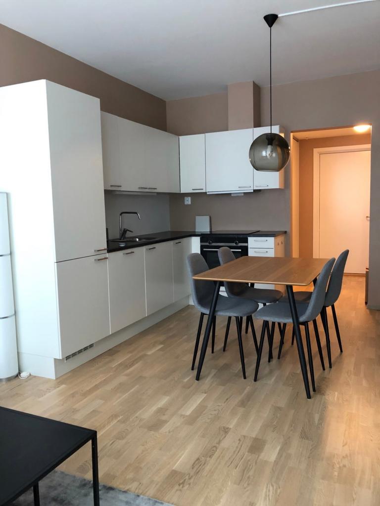 Hvitevarer følger med.