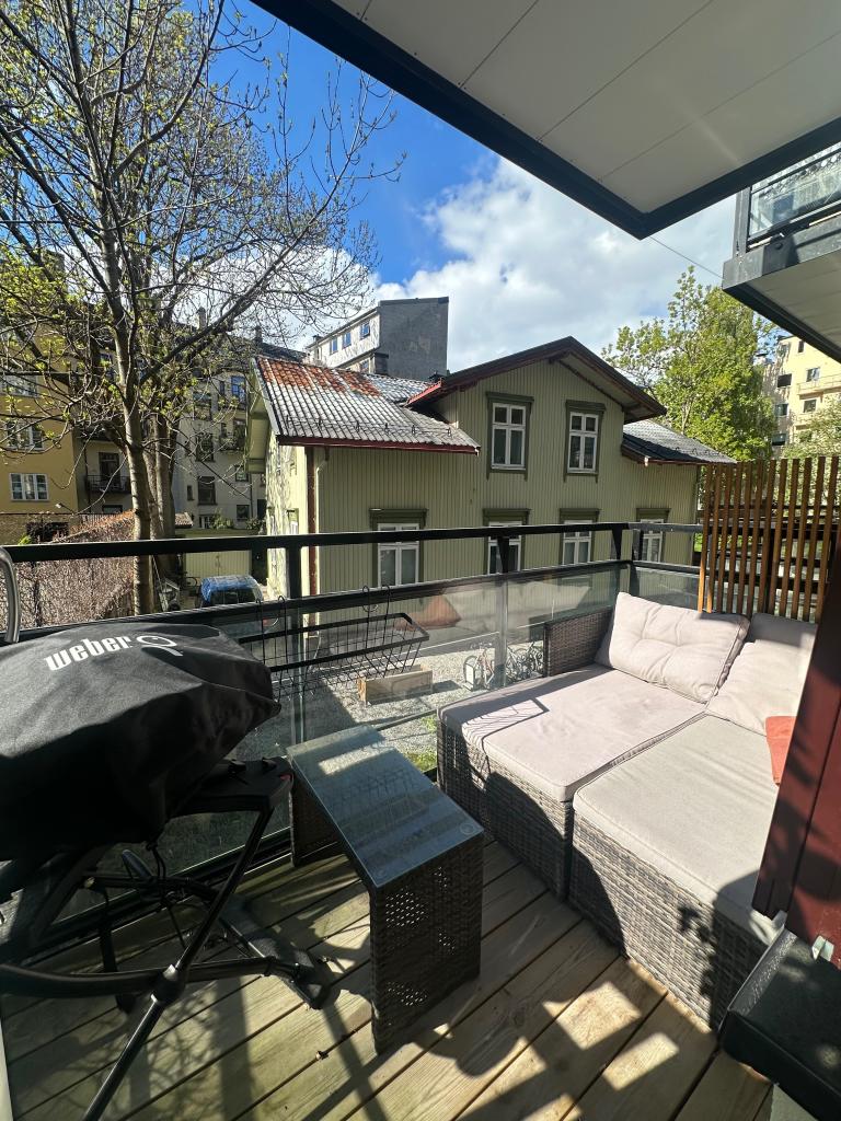 Balkong mot rolig gårdsrom