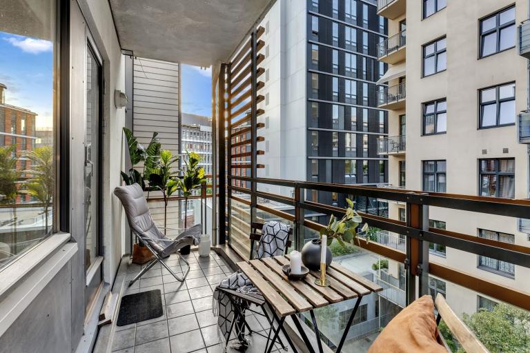 Romslig balkong på 8, 2 kvm