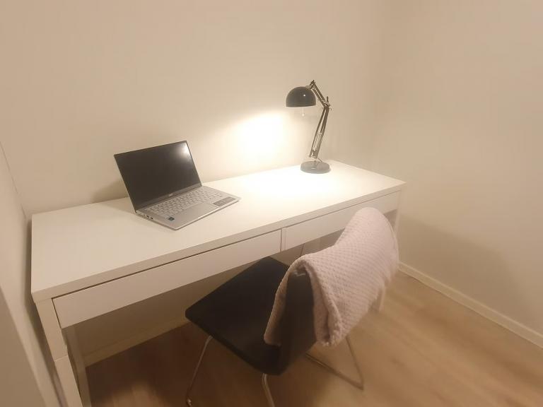 God plass til kontorpult