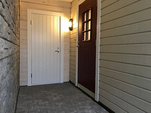 Egen inngang og utebod (9m2)