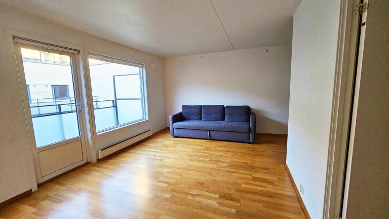 Stua med tilgang til balkong (sofa følger ikke med)