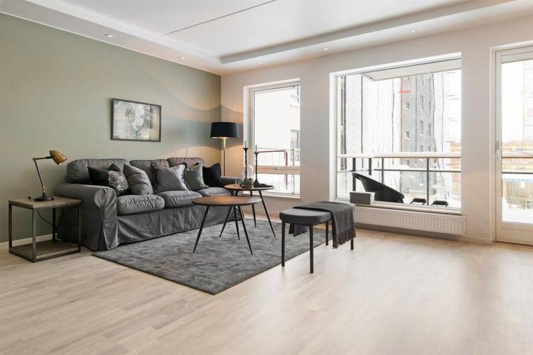 Rosmlig og åpen stue med mange innredningsmuligheter etter eget ønske